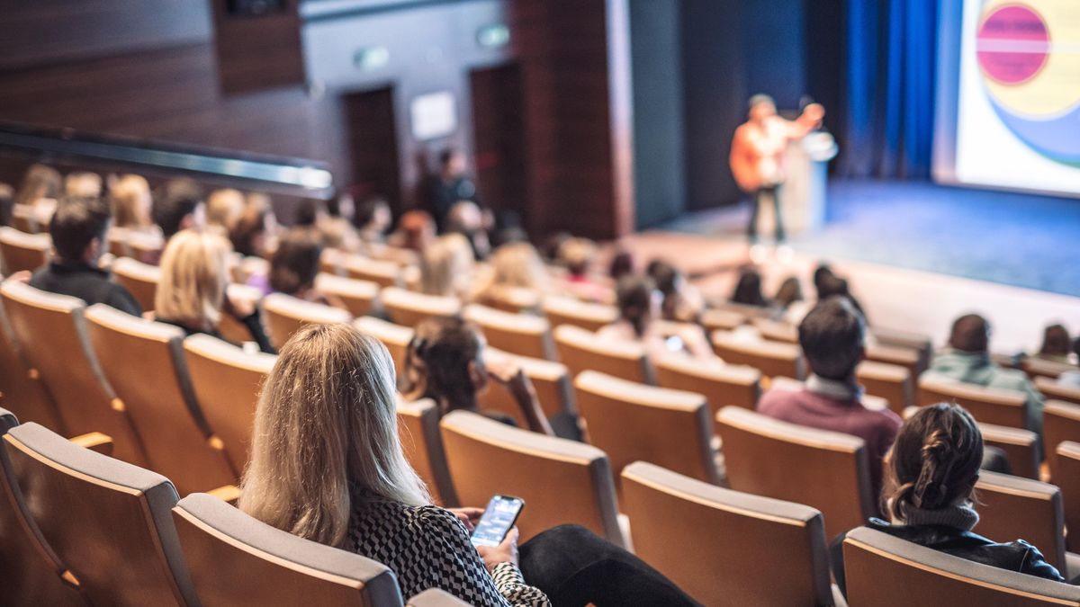 Akademický senát zvolil novým děkanem pražské HAMU Adama Halaše